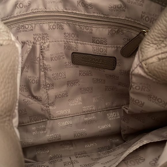 🎁 Michael Kors Leather Bag camel taupe gold chain hardware comes with gift - Picture 9 of 10